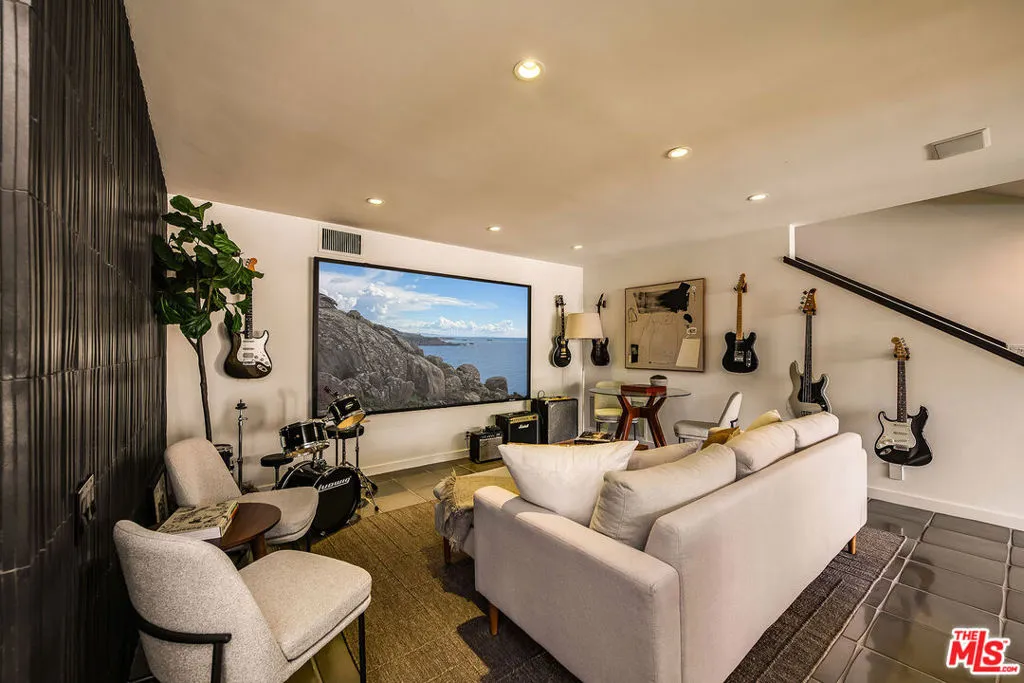 851 Glenmont Avenue, Los Angeles, California 90024 home-pic-18